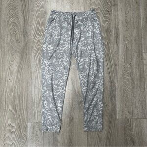 Lululemon gray/white printed jogger pants